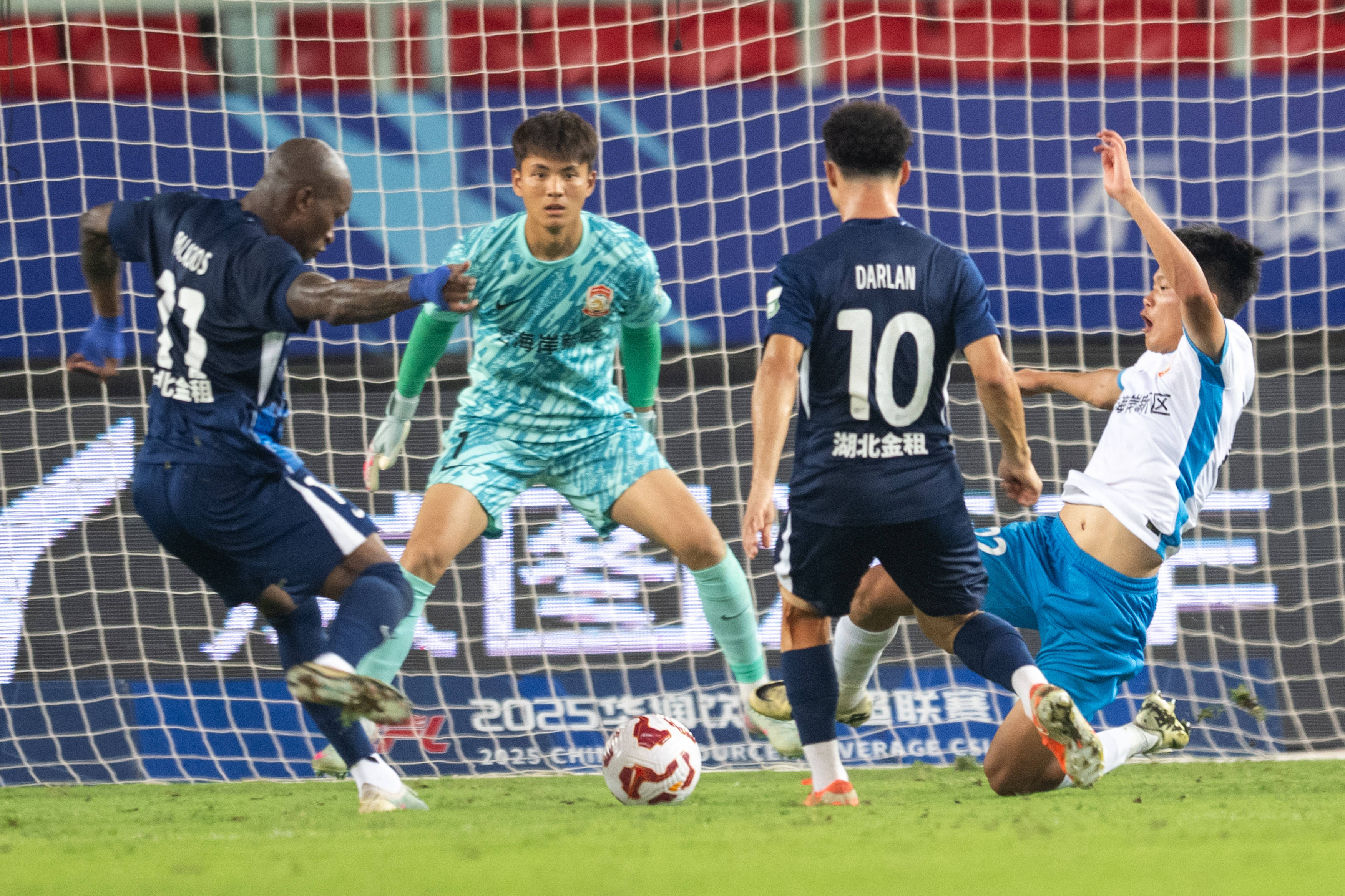 开云体育下载-包含中超今晚走向成谜，武汉三镇主帅复盘，信心回归，训练强度明显提升的词条